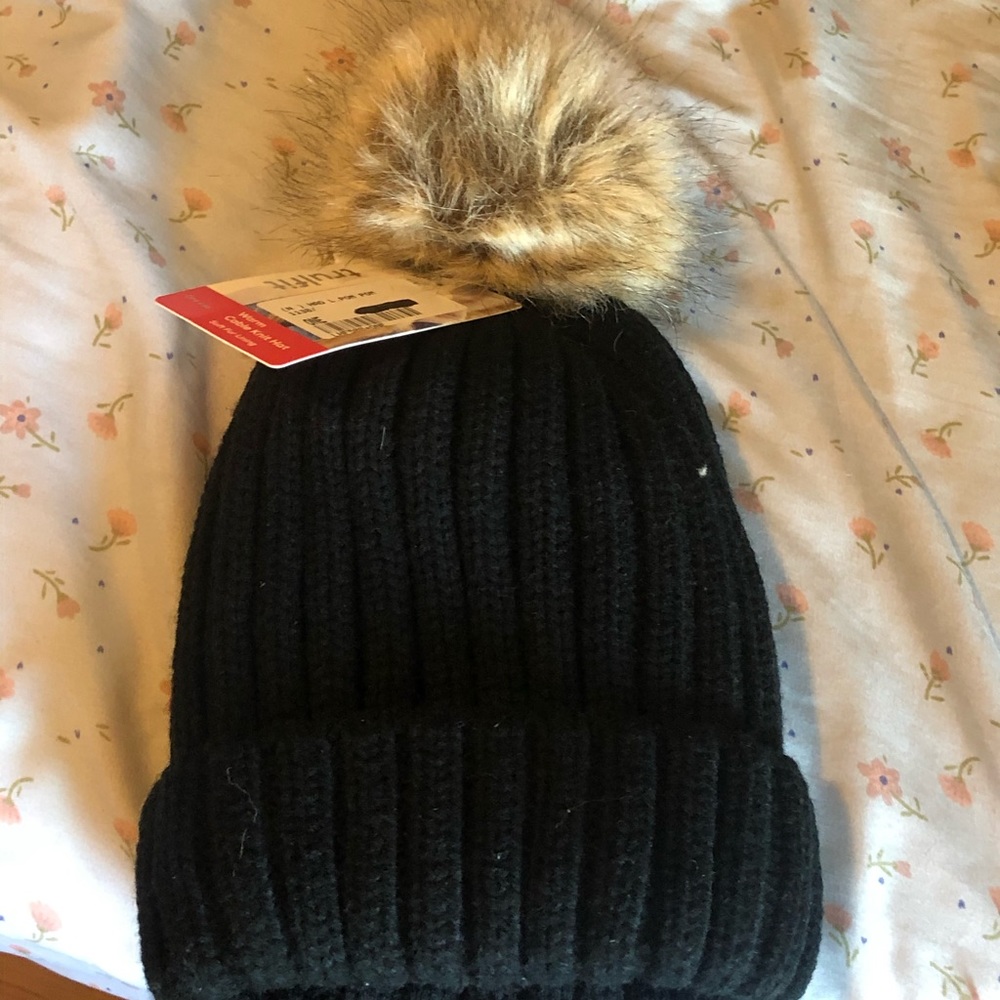 BLACK KNIT HAT